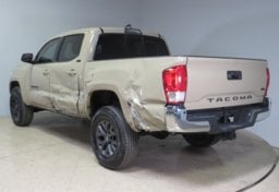 2017 Toyota Tacoma - Image 10