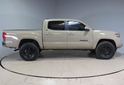 2017 Toyota Tacoma - Image 5