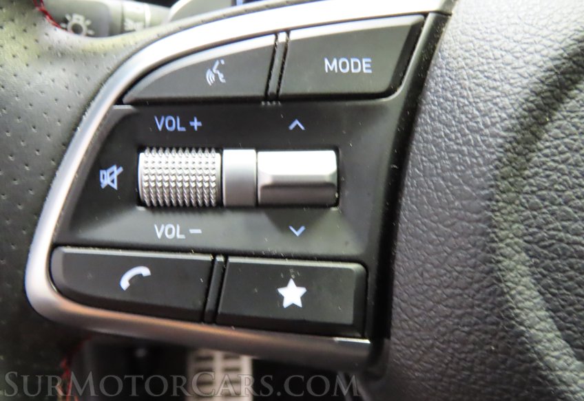 2023 Genesis G70 - Image 44