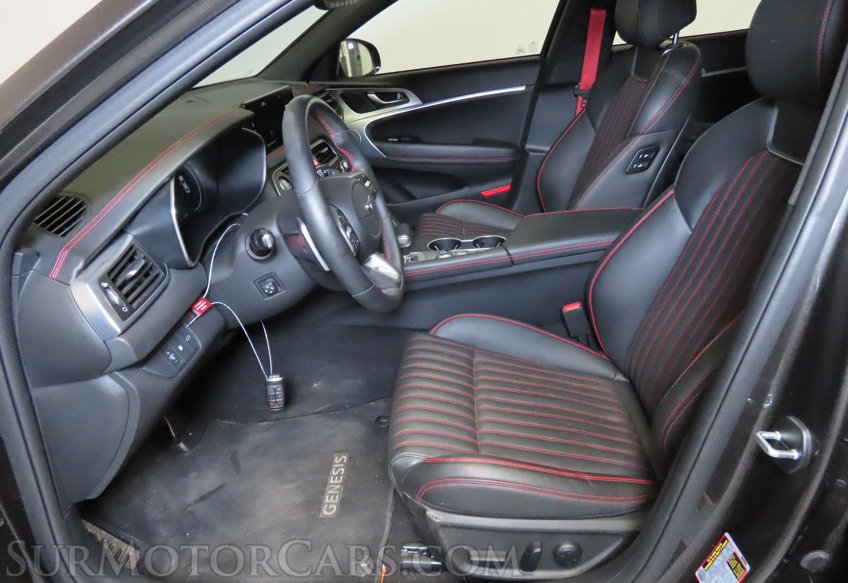 2023 Genesis G70 - Image 28