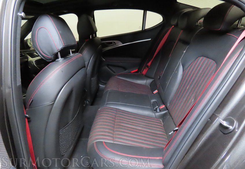 2023 Genesis G70 - Image 30