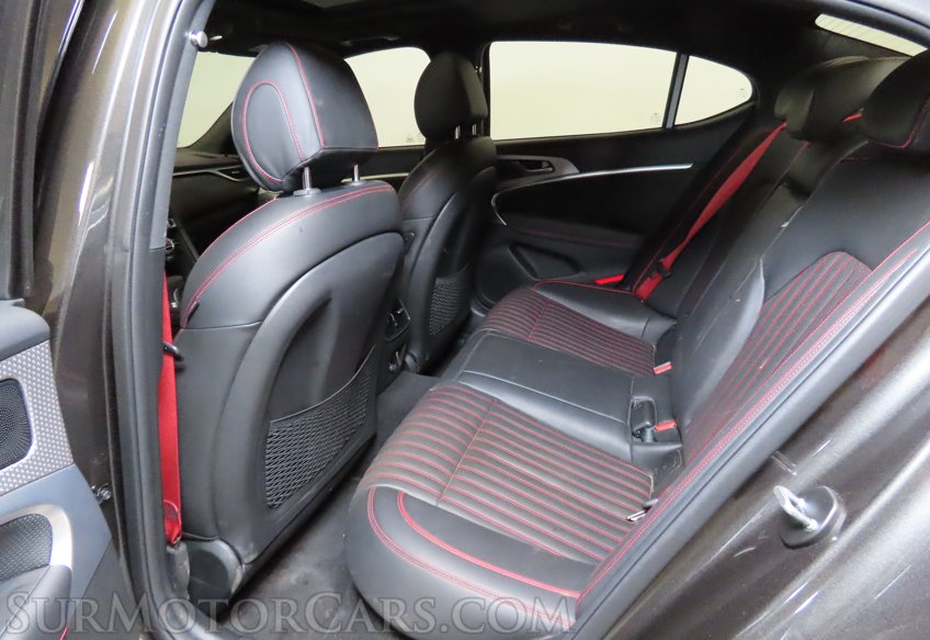 2023 Genesis G70 - Image 27