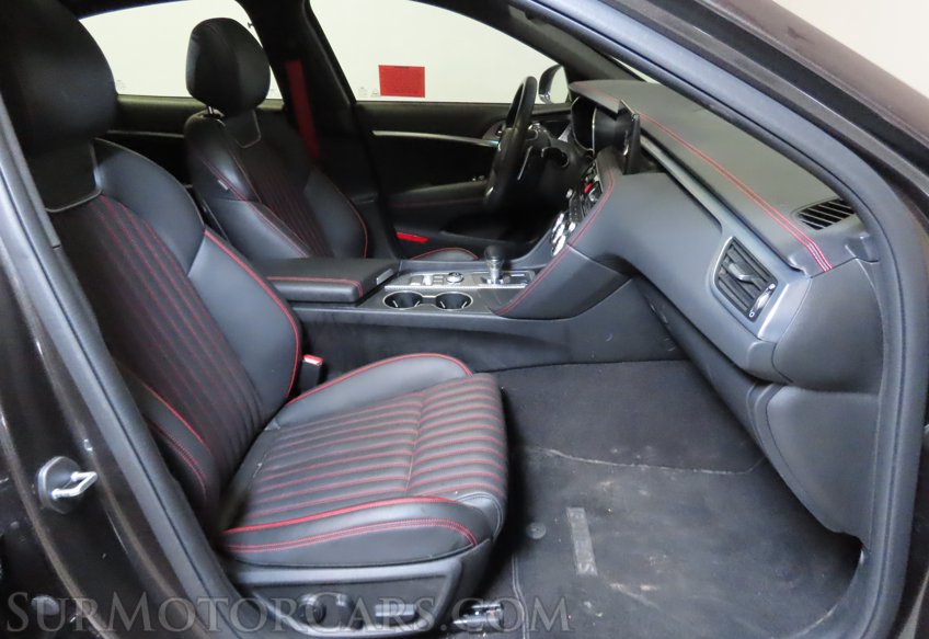 2023 Genesis G70 - Image 25