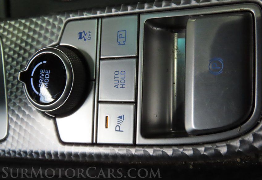 2023 Genesis G70 - Image 41