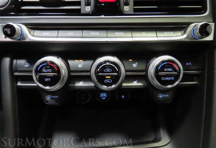 2023 Genesis G70 - Image 35