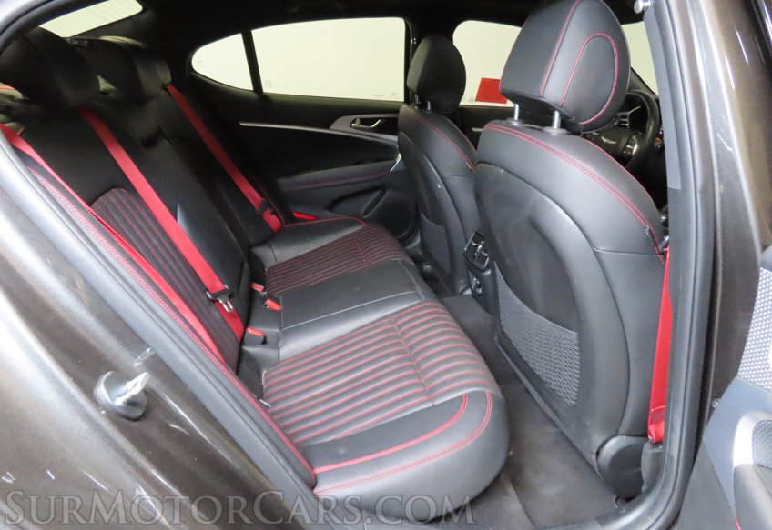 2023 Genesis G70 - Image 29