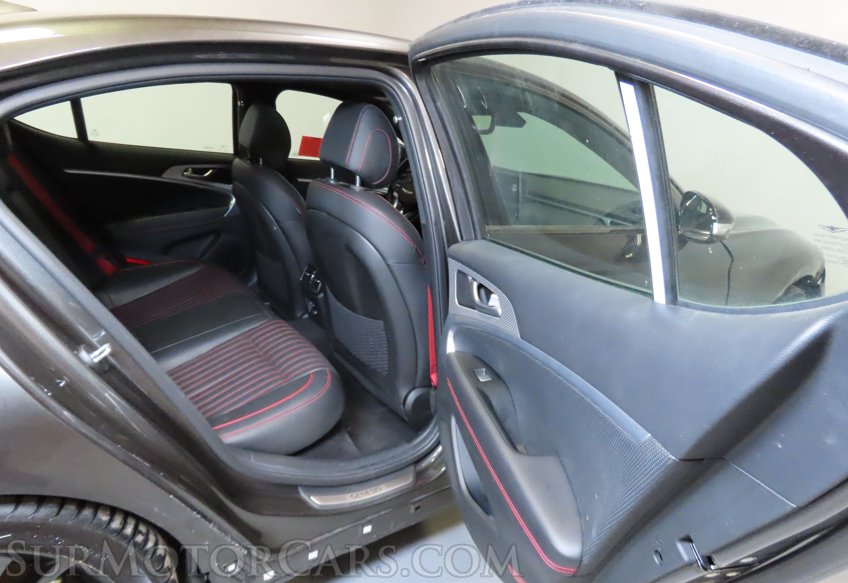 2023 Genesis G70 - Image 22