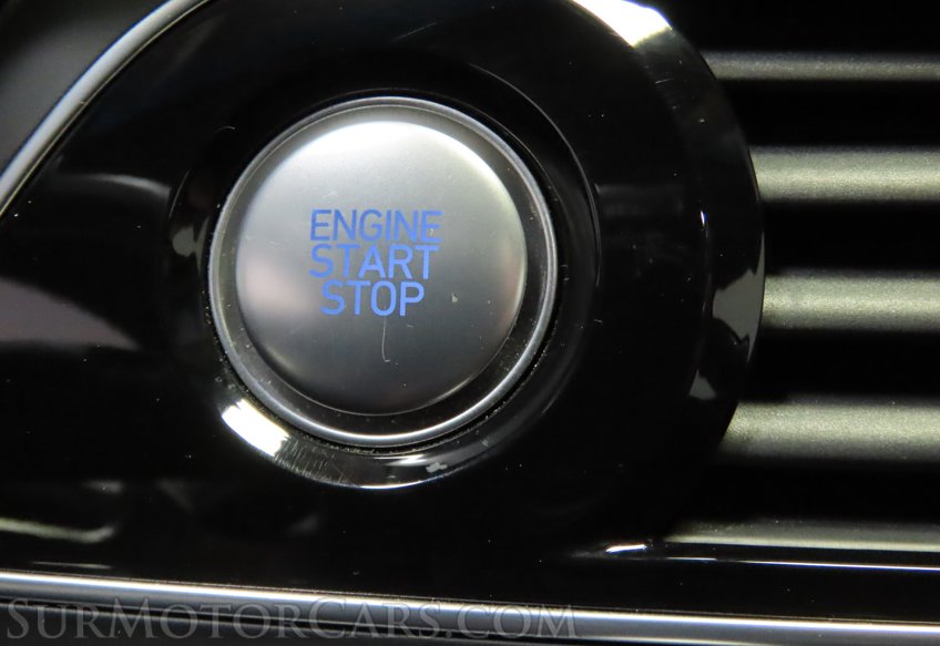 2023 Genesis G70 - Image 40