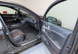 2023 Genesis G70 - Image 20