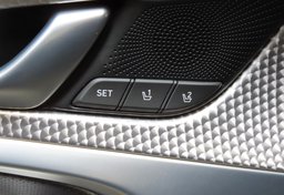 2023 Genesis G70 - Image 49