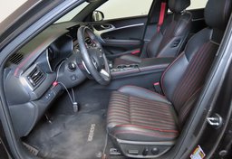 2023 Genesis G70 - Image 28