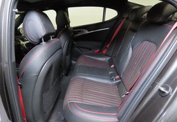 2023 Genesis G70 - Image 30