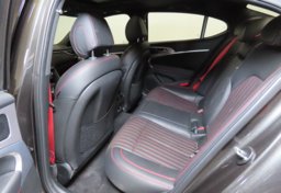 2023 Genesis G70 - Image 27