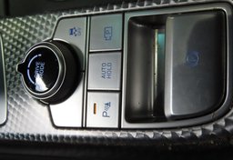 2023 Genesis G70 - Image 41