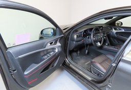 2023 Genesis G70 - Image 19