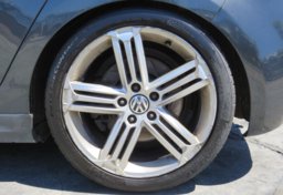 2013 Volkswagen Golf R - Image 19