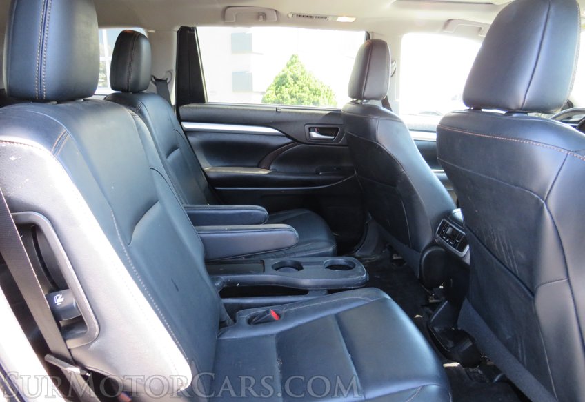 2017 Toyota Highlander - Image 32