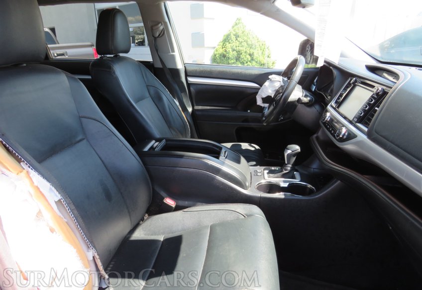 2017 Toyota Highlander - Image 27