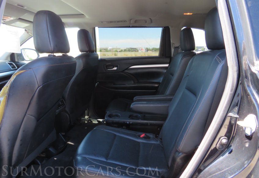 2017 Toyota Highlander - Image 29
