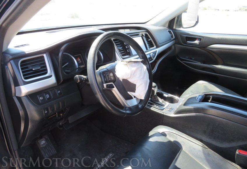 2017 Toyota Highlander - Image 25