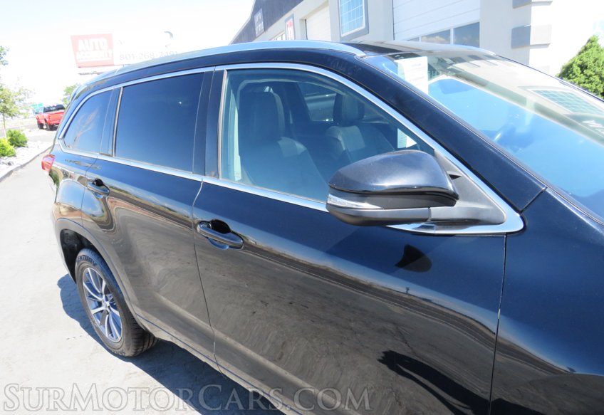 2017 Toyota Highlander - Image 13