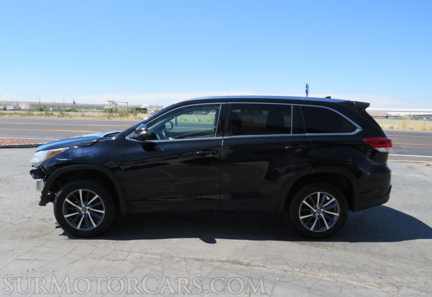 2017 Toyota Highlander - Image 9