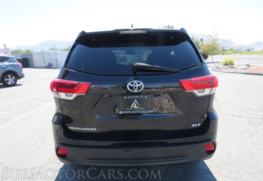 2017 Toyota Highlander - Image 11