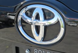 2017 Toyota Highlander - Image 21