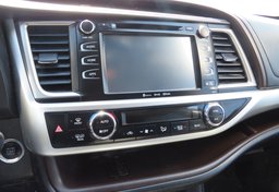 2017 Toyota Highlander - Image 37