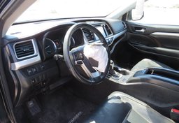 2017 Toyota Highlander - Image 25