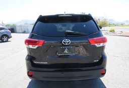 2017 Toyota Highlander - Image 11