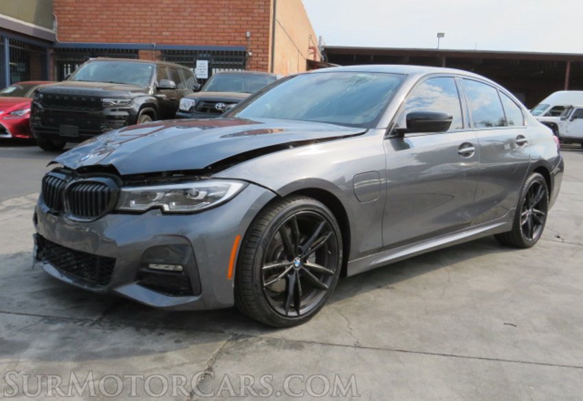 2021 BMW 3 Series - Image 3