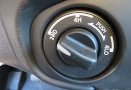 2022 Nissan Frontier - Image 38