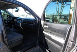 2017 Toyota Tundra - Image 21