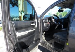 2017 Toyota Tundra - Image 20