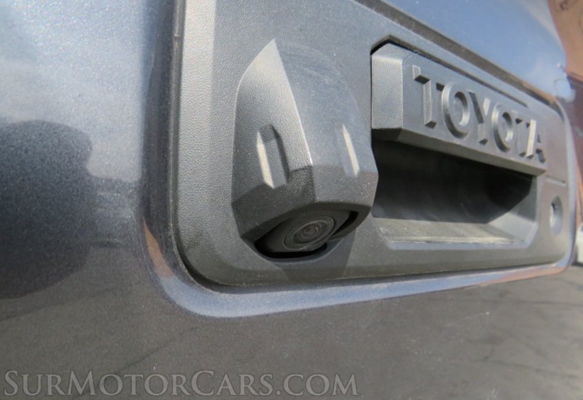 2020 Toyota Tacoma - Image 19