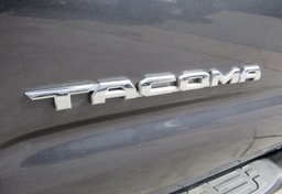2020 Toyota Tacoma - Image 17