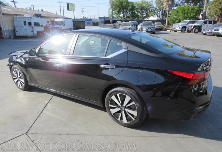 2022 Nissan Altima - Image 10
