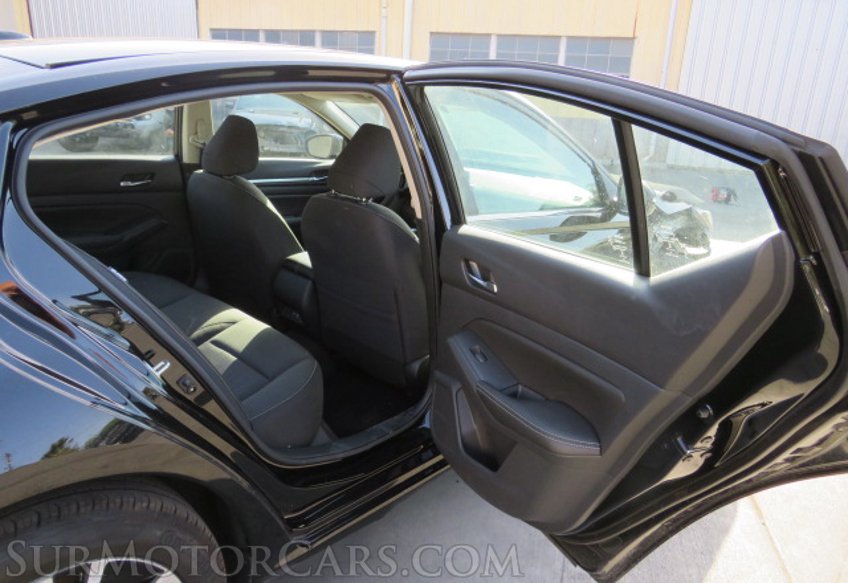 2022 Nissan Altima - Image 26