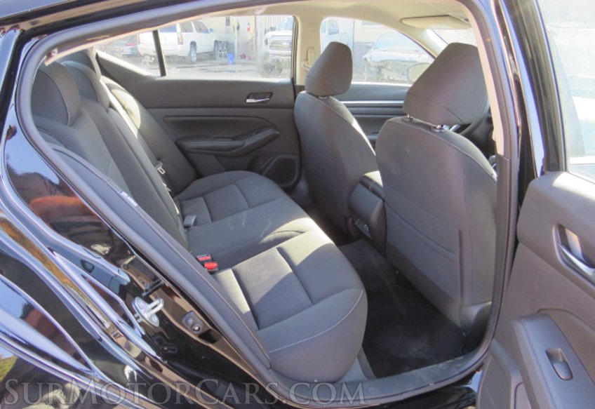 2022 Nissan Altima - Image 30