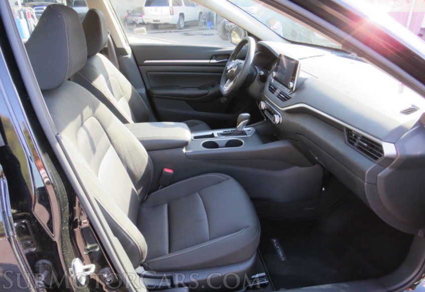 2022 Nissan Altima - Image 23