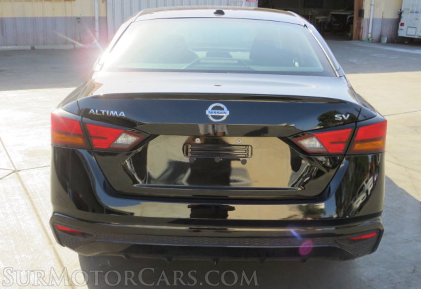 2022 Nissan Altima - Image 12