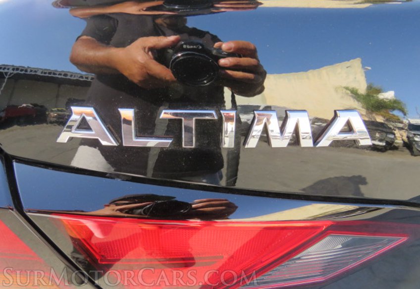 2022 Nissan Altima - Image 17