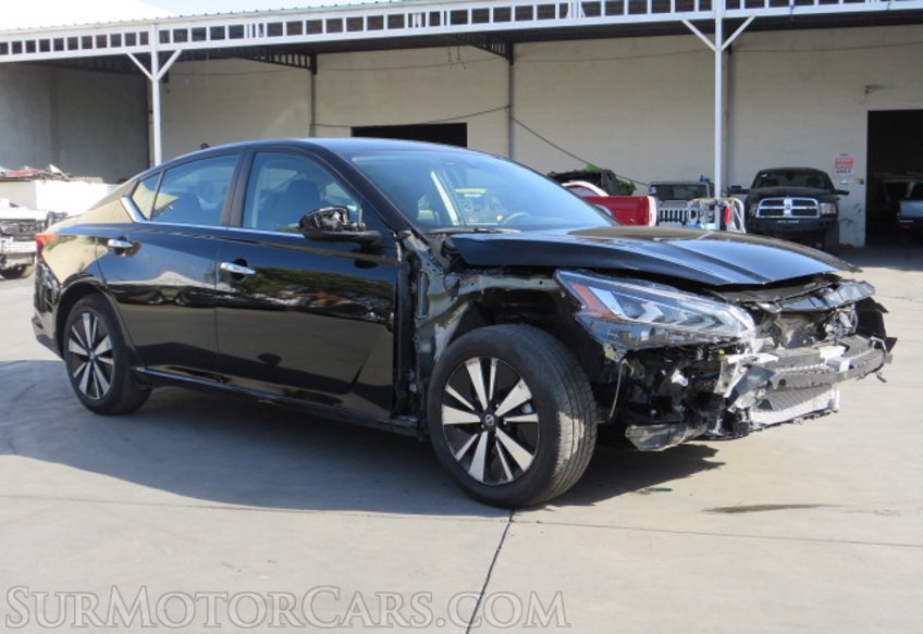 2022 Nissan Altima - Image 3