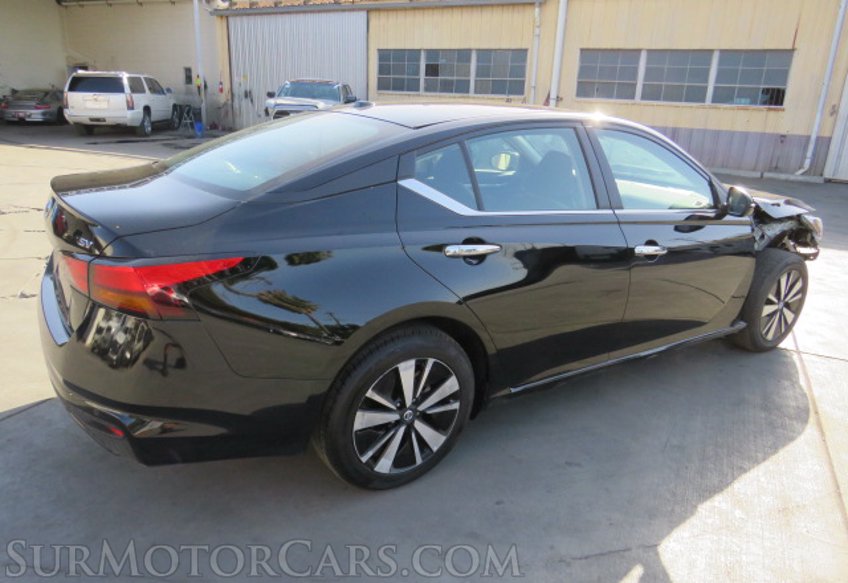 2022 Nissan Altima - Image 9