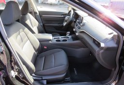 2022 Nissan Altima - Image 21