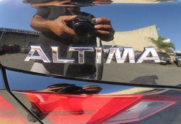 2022 Nissan Altima - Image 17