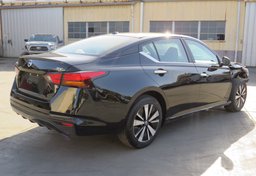 2022 Nissan Altima - Image 7