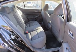 2022 Nissan Altima - Image 28