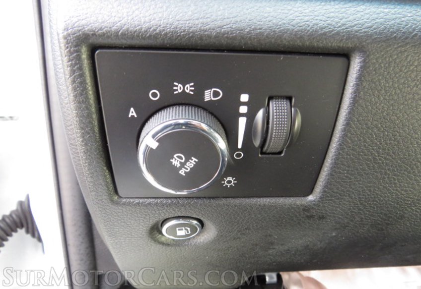 2015 Jeep Grand Cherokee - Image 40